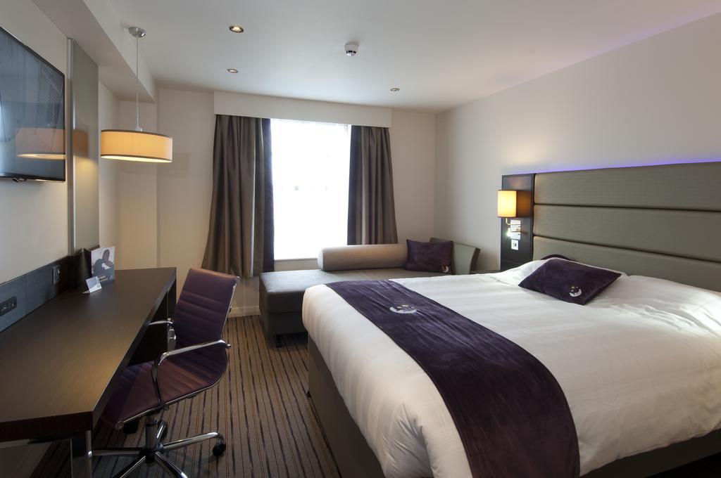 Premier Inn Bodmin Bagian luar foto